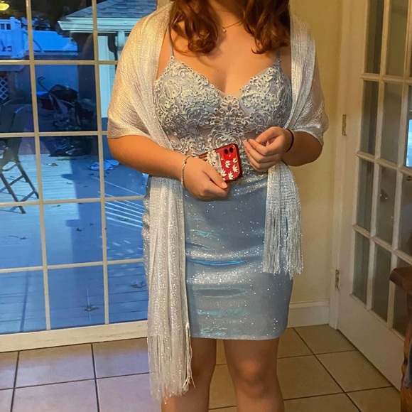 Light baby blue homecoming dress payed around 400 worn 1 time - Picture 10 of 11